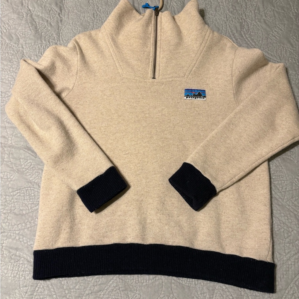Patagonia women’s  Zip-Up Sweater in Beige and Blue